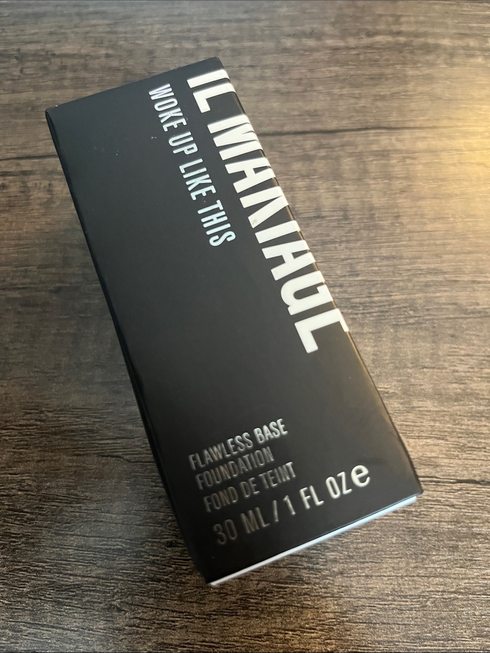 IL MAKIAGE Flawless Base Foundation - 175 Black and White Packaging